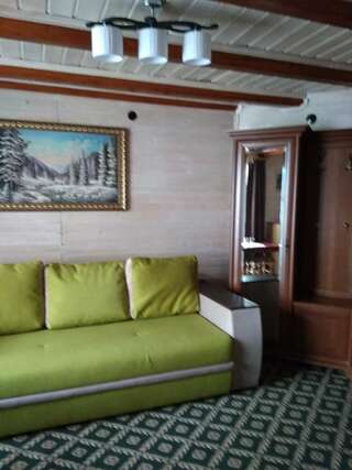 Отель Dovbushanka Hotel in Bukovel Буковель Люкс с балконом-5